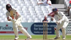 డొమ్ సిబ్లీ ట్రిపుల్ సెంచరీ– సుర్రే భారీ స్కోరు