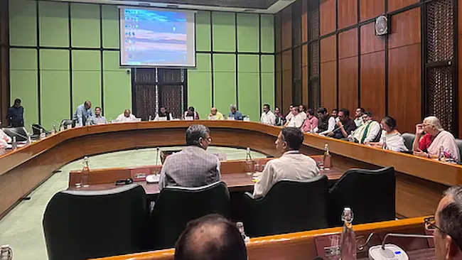 పార్ల‌మెంట‌రీ ప్యానెల్ మీటింగ్‌ను వాకౌట్ చేసిన బీజేపీ ఎంపీలు