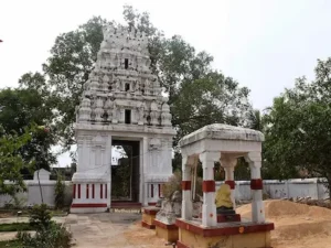 కూర్చున్న భాగములో శ్రీనివాసుడు