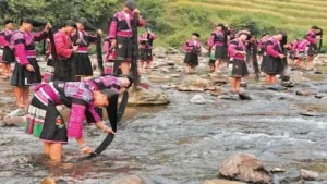 ఈ గ్రామంలో మహిళలందరికీ పొడవైన జుట్టు