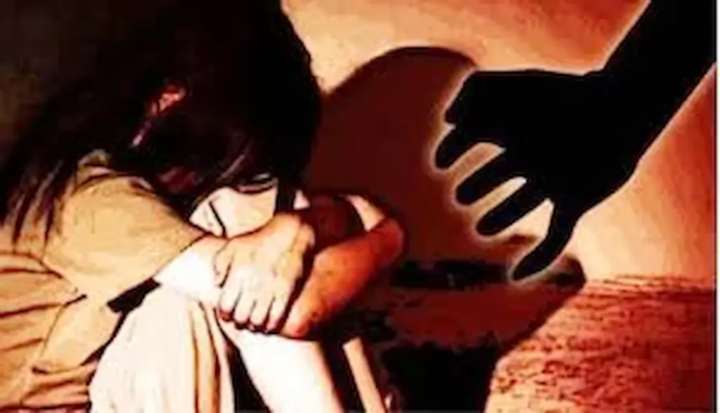 Breaking News: మహారాష్ట్ర లో దారుణం..హెచ్‌ఐవి మైనర్ బాలికపై అత్యాచారం