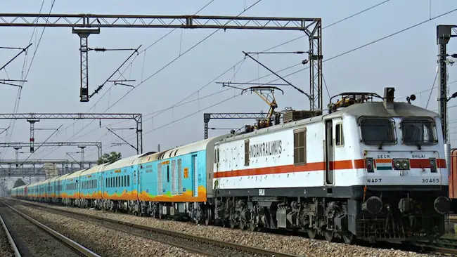 Railways Safety: 11 స్టేషన్లలో పునరాభివృద్ధి పనుల పురోగతిపై సంతృప్తి