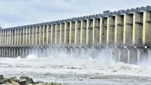 ప్రాజెక్టులకు కొనసాగుతున్న వరద