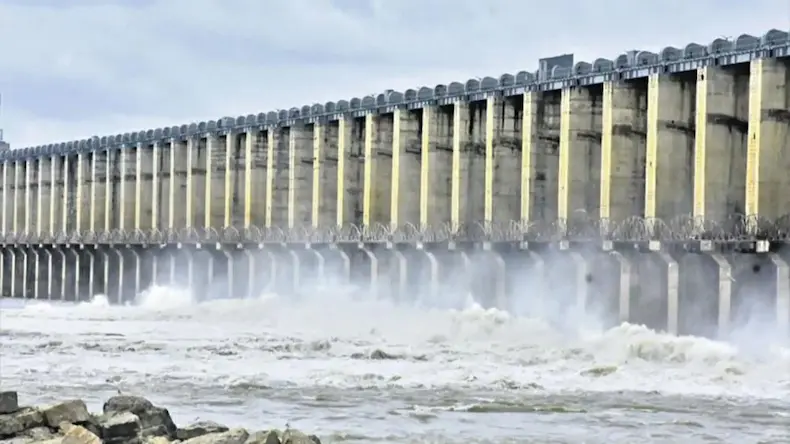 flood water: ప్రాజెక్టులకు కొనసాగుతున్న వరద