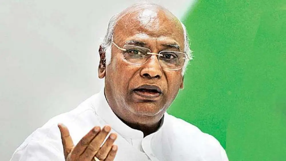 Mallikarjun Kharge: బిసి రిజర్వేషన్లు పెంచాకే స్థానిక ఎన్నిక నిర్వహించాలి--- మల్లికార్జునఖర్గేతో బిసి సంఘాల భేటీ
