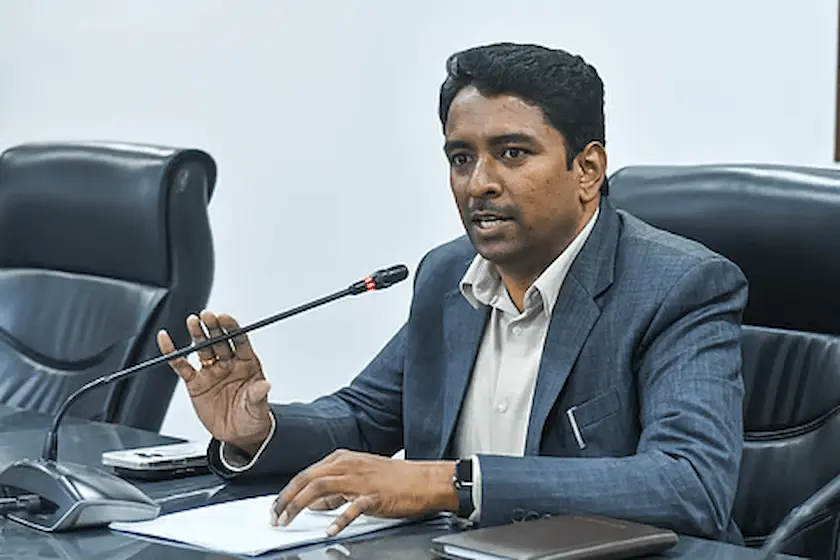 Indrakeeladri: దసరా ఉత్సవాలకు పటిష్ట ఏర్పాట్లు.. కలెక్టర్ లక్ష్మీశ ఆదేశాలు