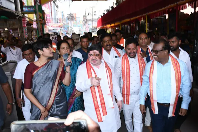  మంత్రి  పొన్నం ప్రభాకర్, తదితరులు 