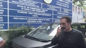 ఈడీ విచారణకు హాజరైన నటుడు ప్రకాశ్‌రాజ్‌..