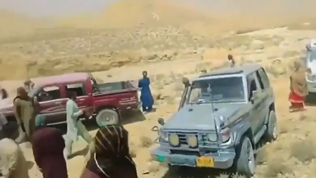 Crime: పాకిస్థాన్ లో ప్రేమజంటను కాల్చిచంపిన గుంపు