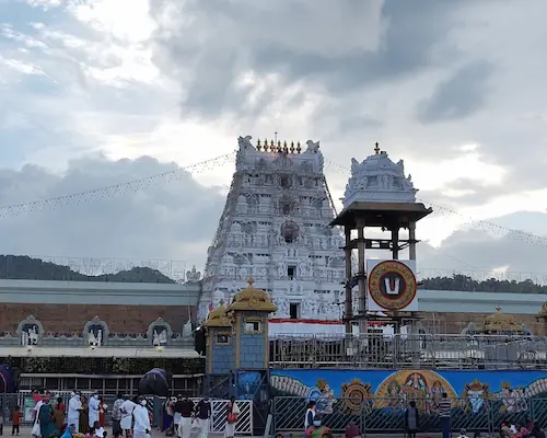 Tirumala: టైమ్ స్లాట్ టోకెన్ భక్తులకు గదులు ఇవ్వరు!