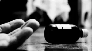 ఎస్ఐ వేధింపులు.. పోలీస్ స్టేషన్‌లో మహిళ ఆత్మహత్యాయత్నం