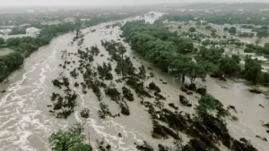వర్షాలతో అతలాకుతలంగా మారిన టెక్సాస్.. 200 చేరిన మృతులు