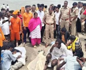 తుంగభద్ర లో స్థానానికి దిగి ముగ్గురు మృతి