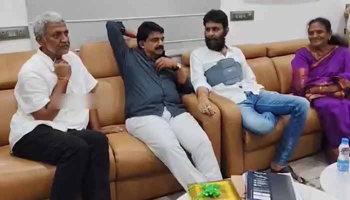 YCP : వంశీని కలిసిన పేర్ని నాని , కొడాలి నాని