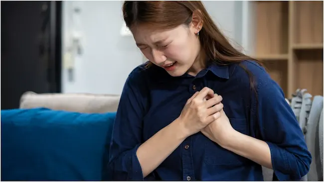 News Telugu: Heart attack- గుండెపోటుకి నెలముందు రోజుల నుంచే కనిపించే లక్షణాలు