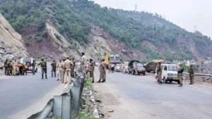 అమర్‌నాథ్ యాత్ర విధుల్లో ఉన్న అధికారులను వెనక్కి రావాలని ఆదేశాలు