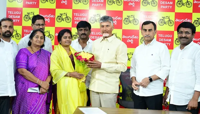 News Telugu: Chandrababu- పులివెందుల, ఒంటిమిట్ట జెడ్పీటీసీ విజేతలకు సీఎం చంద్రబాబు అభినందనలు