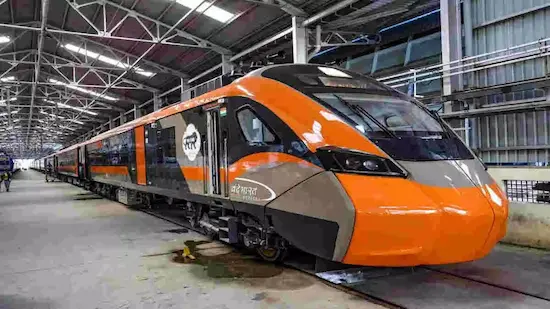 Vande Bharat Train: వచ్చే నెల నుంచే వందే భారత్ స్లీపర్ రైల్ పరుగులు