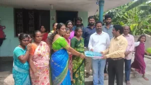 పిఠాపురం లో వితంతు మహిళలకు చీరలు పంపిణీ చేసిన పవన్ కల్యాణ్