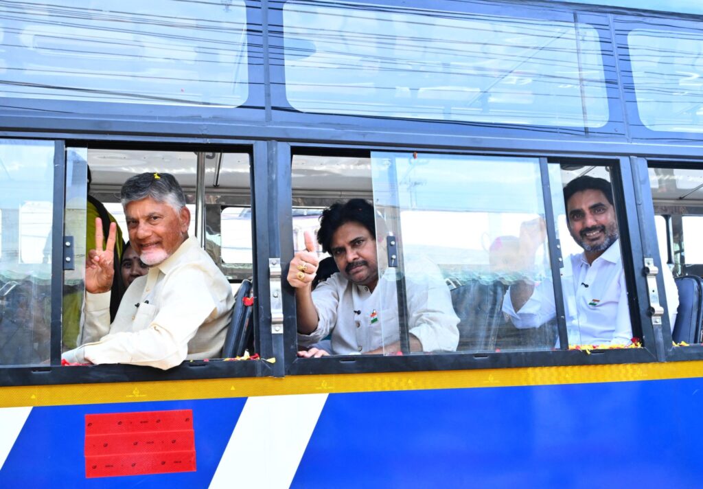 AP Free Bus : ప్రజలతో బస్సులో ప్రయాణించిన చంద్రబాబు,పవన్ కల్యాణ్,నారా లోకేశ్