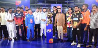 Andhra : విశాఖలో ఆంధ్రా ప్రీమియర్ లీగ్ ట్రోఫీ ఆవిష్కరణ