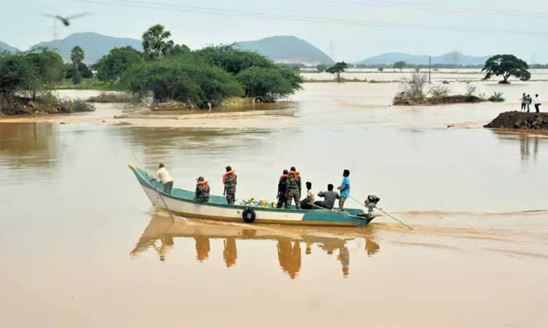 Floods : ప్రమాదంగా బుడమేరు ప్రవాహం