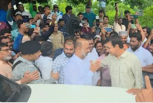 News Telugu: Bandi Sanjay- బండి సంజయ్, కేటీఆర్ ల మధ్య ఆప్యాయ పలకరింపులు