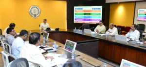 ఇళ్లు లేని పేదలను గుర్తించేందుకు 15 రోజుల్లో సర్వే పూర్తవ్వాలి : చంద్రబాబు