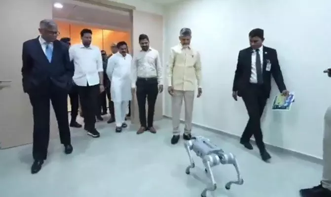Chandrababu : సీఎం చంద్రబాబుకు నమస్తే చెప్పిన రోబో
