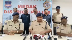 యూట్యూబ్‌లో చూసి బ్యాంకులు, ఏటీఎంల చోరీకి యత్నించిన ముగ్గురు స్నేహితులు