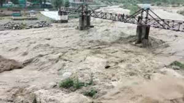Floods : జమ్మూ కశ్మీర్ లో ఆకస్మిక వరదలు.. 33 మంది మృతి