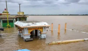 భద్రాచలం వద్ద శాంతిస్తున్న గోదారమ్మ