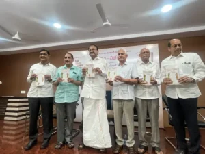 పాత్రికేయులు తెలుగుభాషకు ప్రాధాన్యతనివ్వాలి :వెంకయ్యనాయుడు