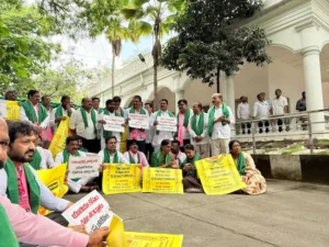 BRS- యూరియా కొరతపై ఆందోళన చేసిన పలువురు బీఆర్‌ఎస్‌ నాయకులు అరెస్ట్