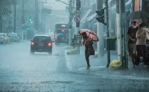 తెలంగాణ లో ఎడతెరిపి లేకుండా భారీ వర్షాలు