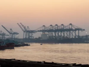 ఆపరేషన్ సిందూర్ వేళ.. కరాచీ నుంచి పరారైన నౌకలు