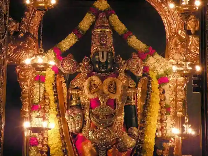Tirumala : శ్రీవేంకటేశ్వరస్వామి మూలవిరాట్టుకు పవిత్రమాలలు