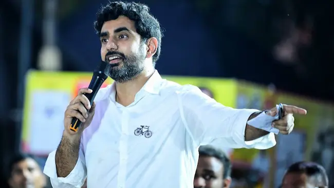 Nara Lokesh: 150 నిరుపేద కుటుంబాలకు శాశ్వత ఇళ్ల పట్టాలు ఇచ్చిన నారా లోకేశ్