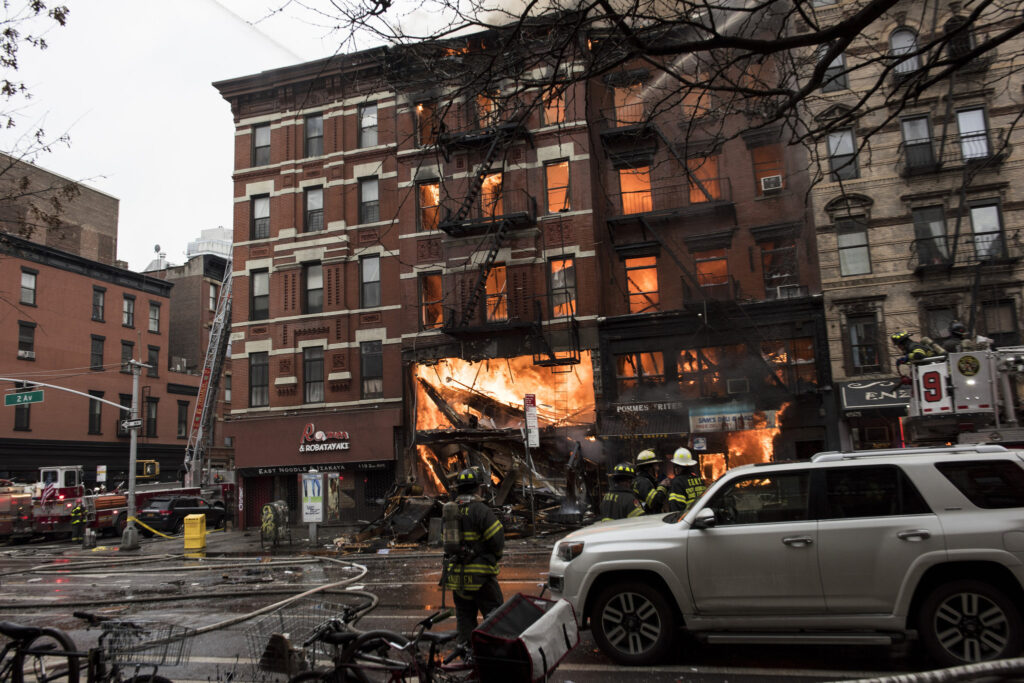 New York Explosion: న్యూయార్క్‌లో భారీ పేలుడు