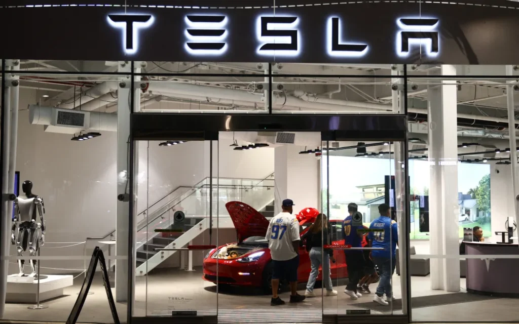 Tesla : భారత్ లో రెండో షోరూం ప్రారంభించనున్న టెస్లా