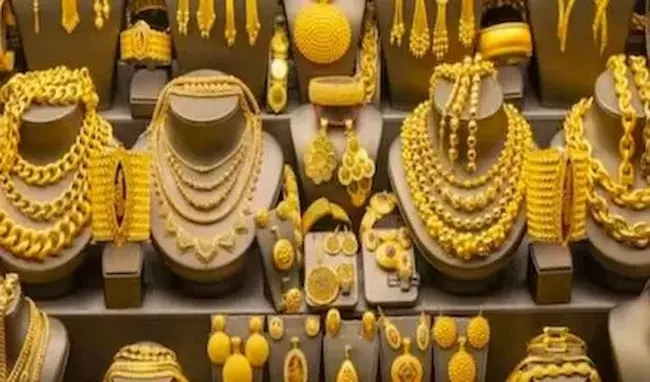 Gold Rate 08/11/25 : ఈ రోజు బంగారం ధరలు పడిపోయాయి మహిళలకు గుడ్‌న్యూస్..