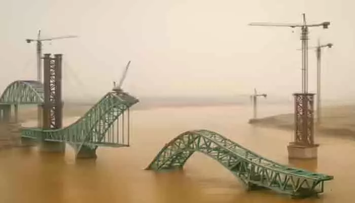 Vaartha live news : China railway bridge : కుప్పకూలిన రైల్వే బ్రిడ్జి…12 మంది మృతి