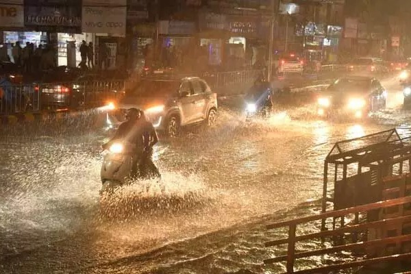 Vaartha live news : Hyderabad Rain : హైదరాబాద్‌ నగరంలోని పలు ప్రాంతాల్లో భారీ వర్షం