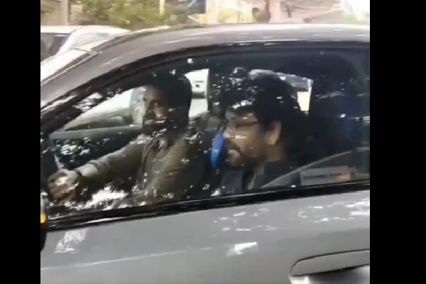 Vaartha live news : Nagarjuna : తండ్రిని పక్కన కూర్చోబెట్టుకుని కారు డ్రైవ్ చేసిన చైతూ