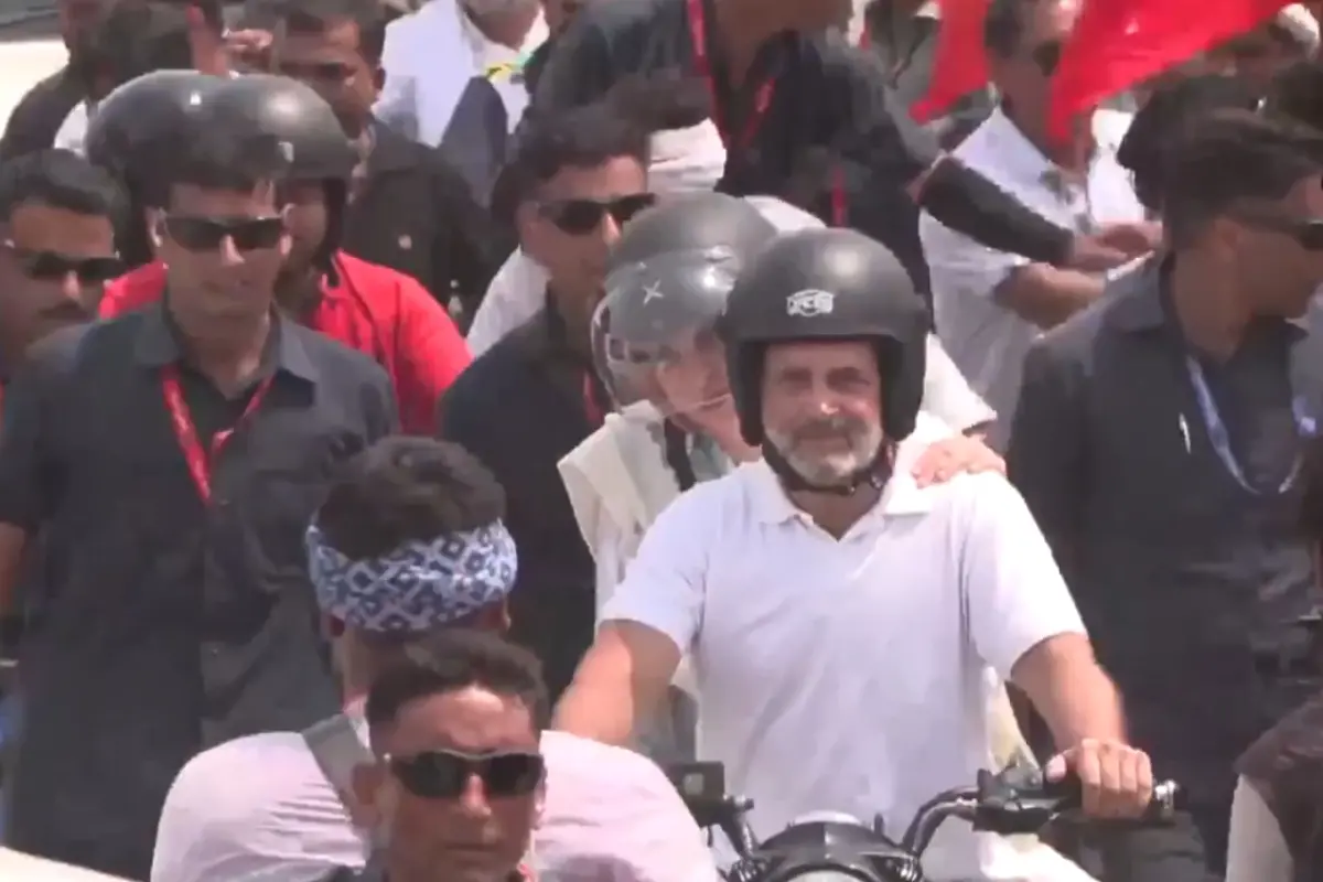 Rahul Gandhi : ప్రియాంకను ఎక్కించుకుని రాహుల్ గాంధీ బైక్ పై ర్యాలీ