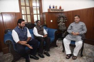 కేంద్రం మంత్రి నితిన్ గడ్కరీతో మంత్రి వివేక్ , ఎంపీ వంశీకృష్ణ భేటీ