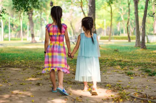 Crime: కాఫీ గిన్నే మాడిపోయిందని ఇద్దరు బాలికలు  ఆత్మహత్య