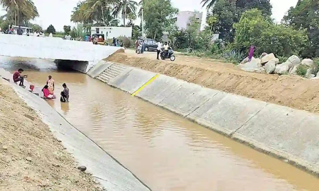 Handri-Neeva - కుప్పం కాలువను జలహారతితో ప్రారంభించిన సీఎం బాబు