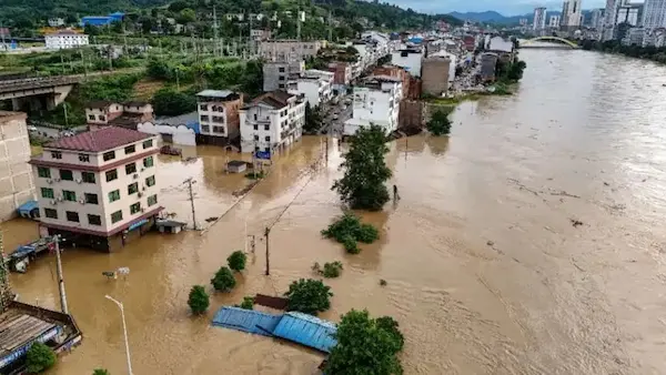 Floods: చైనాలో ఆకస్మిక వరదలు.. 17 మంది మృతి..33 మంది గల్లంతు