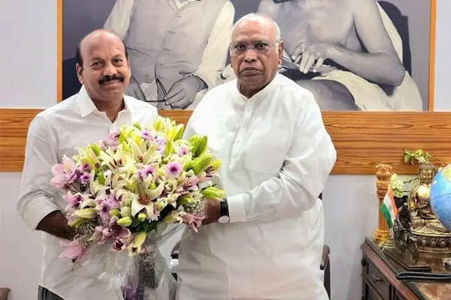 News Telugu: Raghunath Reddy- ఖ‌ర్గేతో వైసీపీ ఎంపీ మేడా ర‌ఘునాథ‌రెడ్డి భేటీ..ఎందుకంటే?